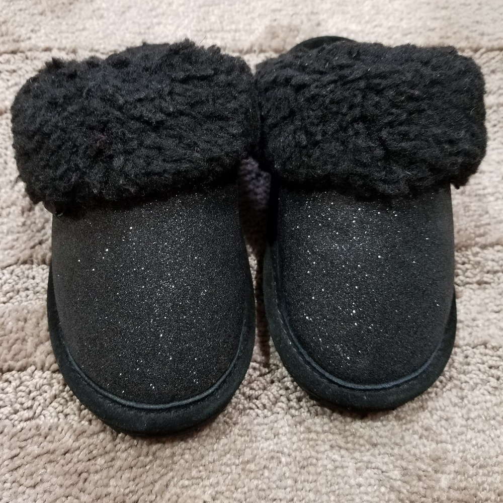 BearPaw fuzzy slide on shoes